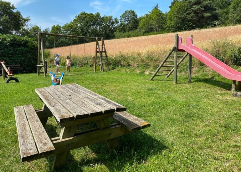 © Aire de pique-nique de l'espace de jeux - OT Loire Forez