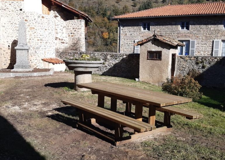 © Aire de pique-nique L'Hôpital-sous-Rochefort - Office de tourisme Loire Forez