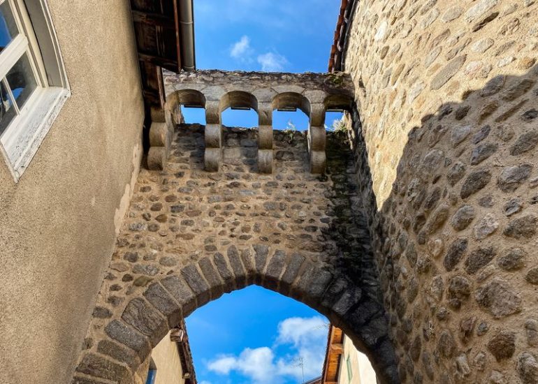 © The center of Romanesque art - OT Loire Forez