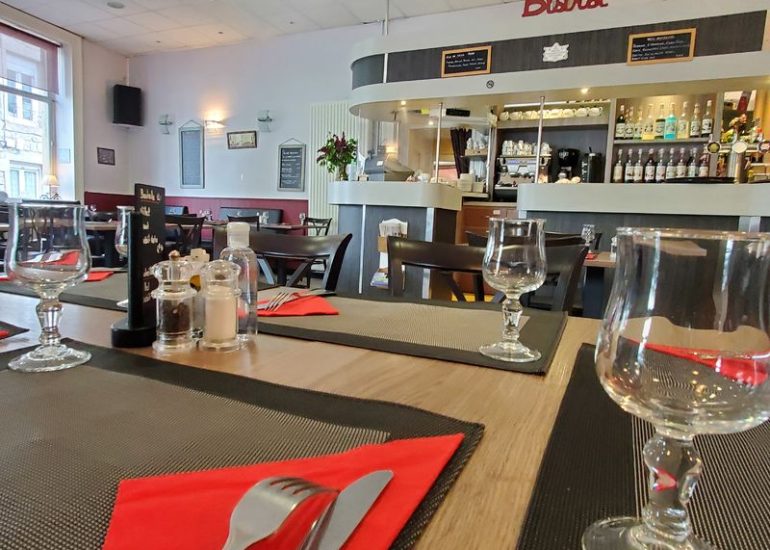 © Café Restaurant de la Mairie - OT Forez-Est