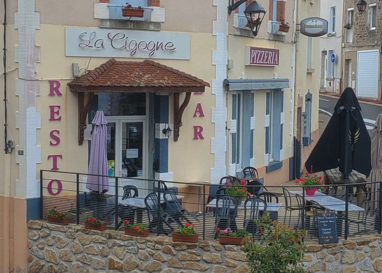 © Bar - Restaurant La Cigogne - OT Forez-Est