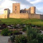 © Vue sur la plaine du Forez, du château - Office de tourisme