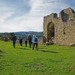 © A l'assaut du château de Couzan - OT Loire Forez