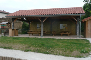 Picknickplatz in Le Bourg