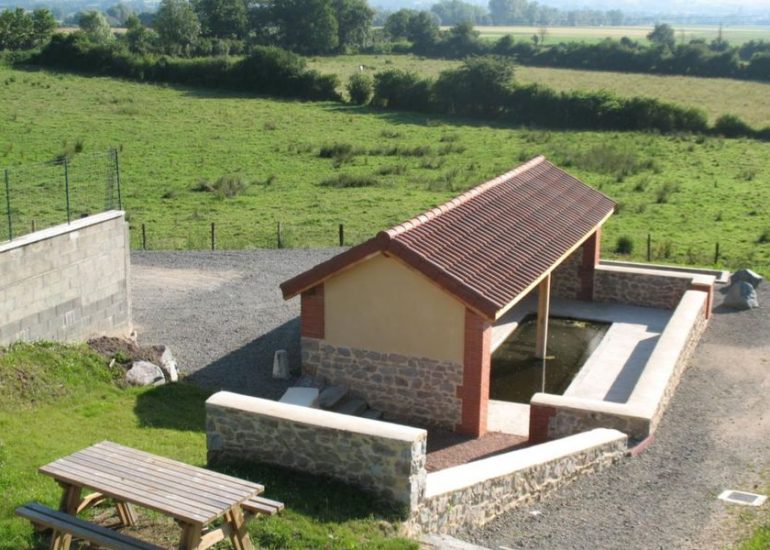 © Aire de pique-nique du lavoir - OT Forez-Est