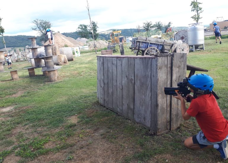 © Laser Game extérieur - Ferme des Délices Foréziens - FDD