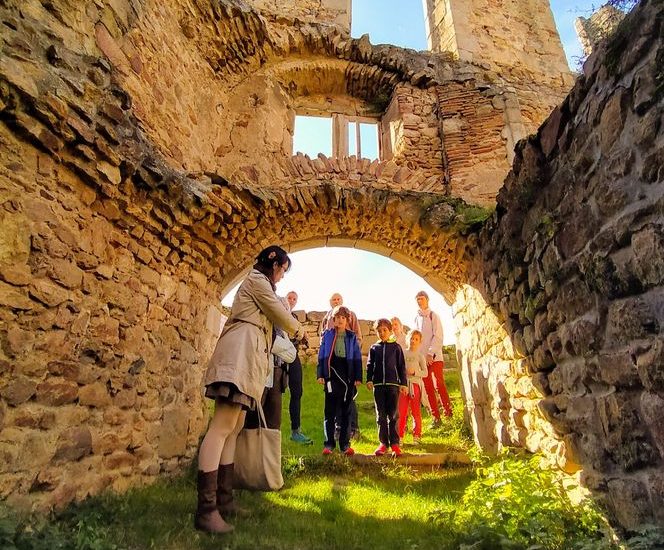 © A l'assaut du château de Couzan - Office de tourisme Loire Forez