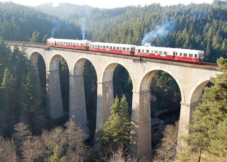 © Balade en train touristique dans le Haut-Forez - CFHF