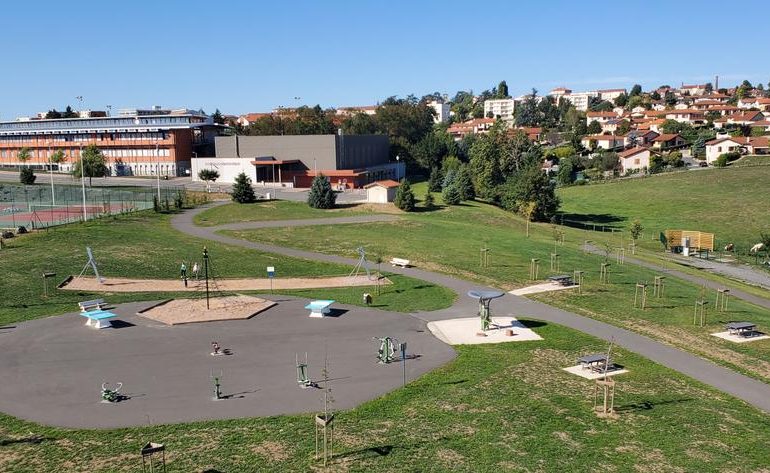 © Picknickplatz am Spielplatz - Mairie Chazelles-sur-Lyon
