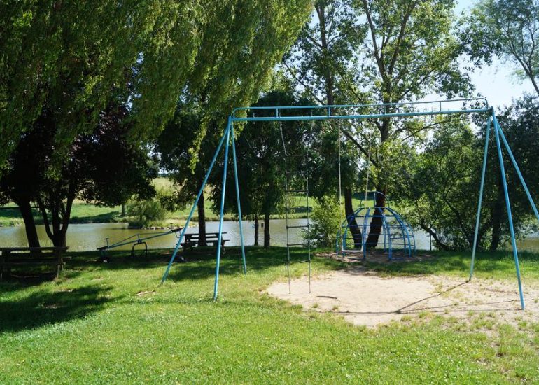 © Aire de Jeux - OT Forez-Est