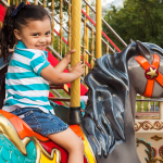 © Animations sportives - Mini-golf, manège carroussel et pause gourmande - Les Estivales du Parc - Canva