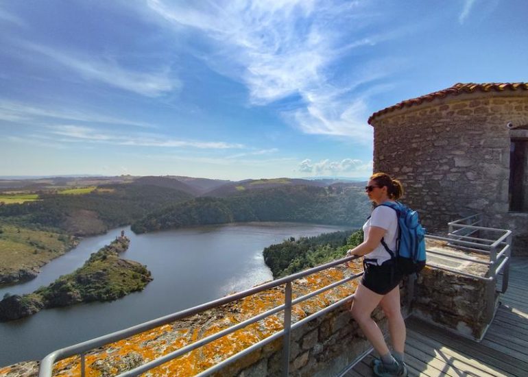 © Point de vue depuis le château d'Essalois - OT Loire Forez