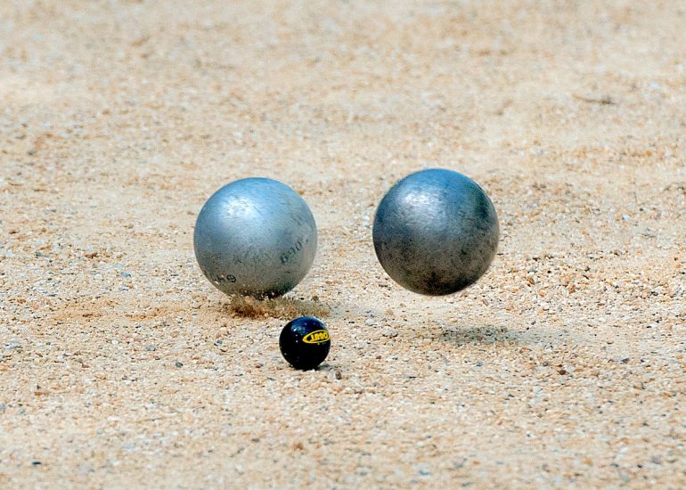 © Concours de pétanque_Essertines-en-Châtelneuf - Pixabay