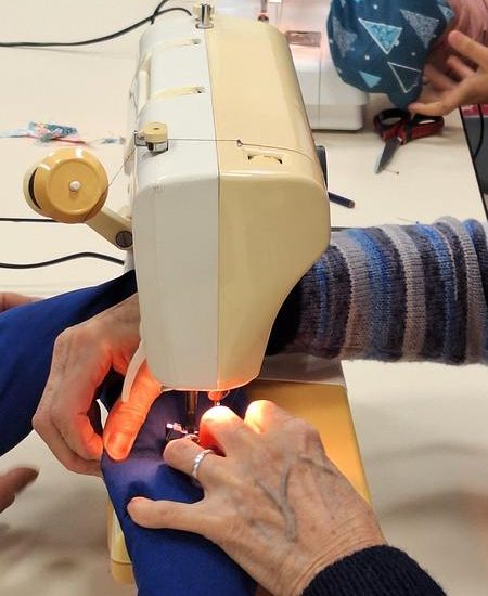 © Atelier découverte de la machine à coudre - Maison des Grenadières