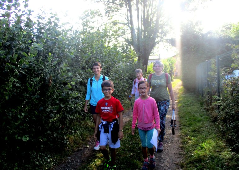 © Marche des belettes_Sainte-Agathe-en-Donzy - Marinette Maillavin
