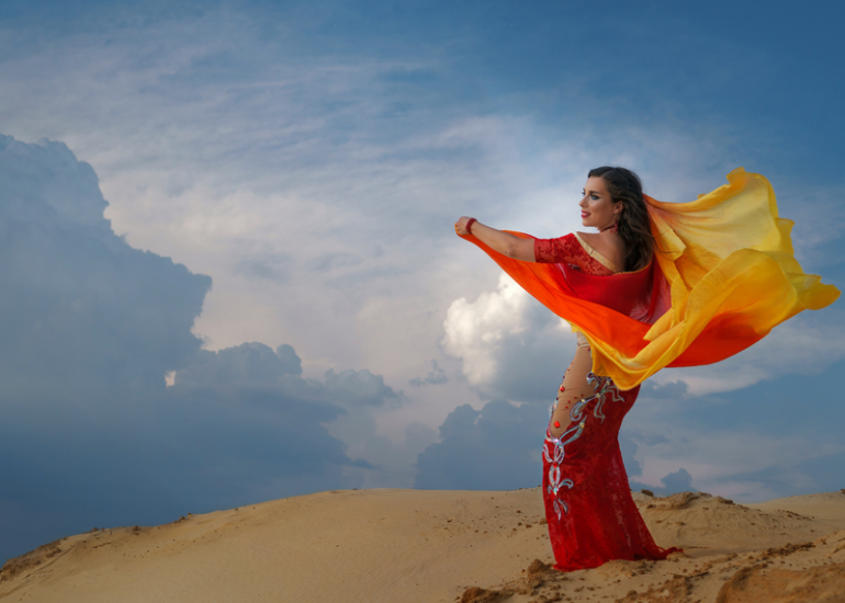 © Cours de danse orientale libre_Saint-Barthélemy-Lestra - Canva