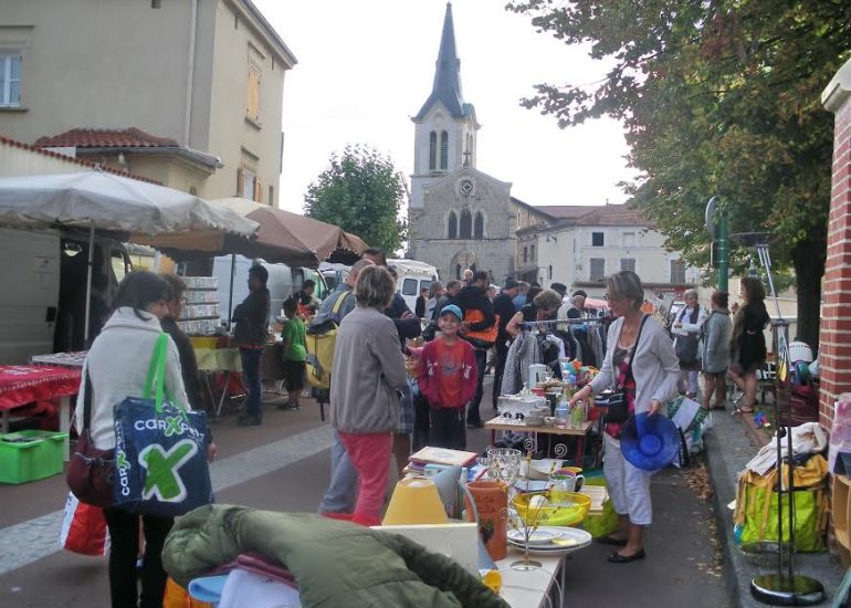 © Vide-grenier_Saint-Romain-le-Puy - Comité des fêtes St Romain le Puy