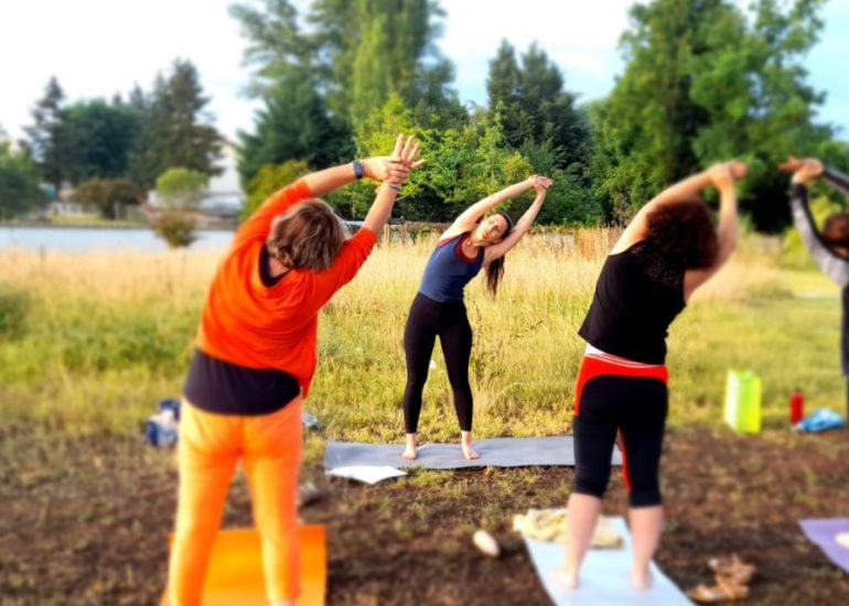 Cours de Yoga Vinyasa en plein air