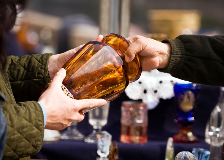 © Brocante vide grenier_Civens - Canva