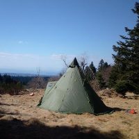 Bivouac en tipi dans les monts du Forez