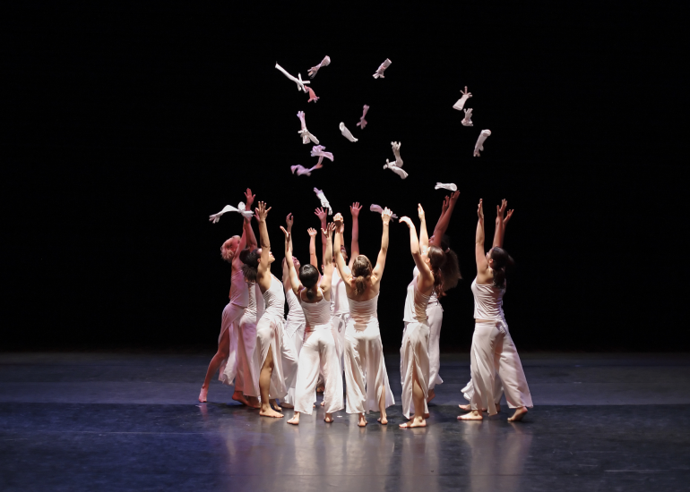 © Spectacle de danse_Saint-Barthélemy-Lestra - Canva