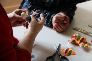 Création de fleurs en papier recyclé
