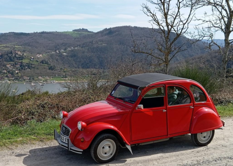© Forez’Cursion Retro - Location véhicules anciens 2CV et Mobylettes_Montrond-les-Bains - S.A.S Forez’Cursion Retro
