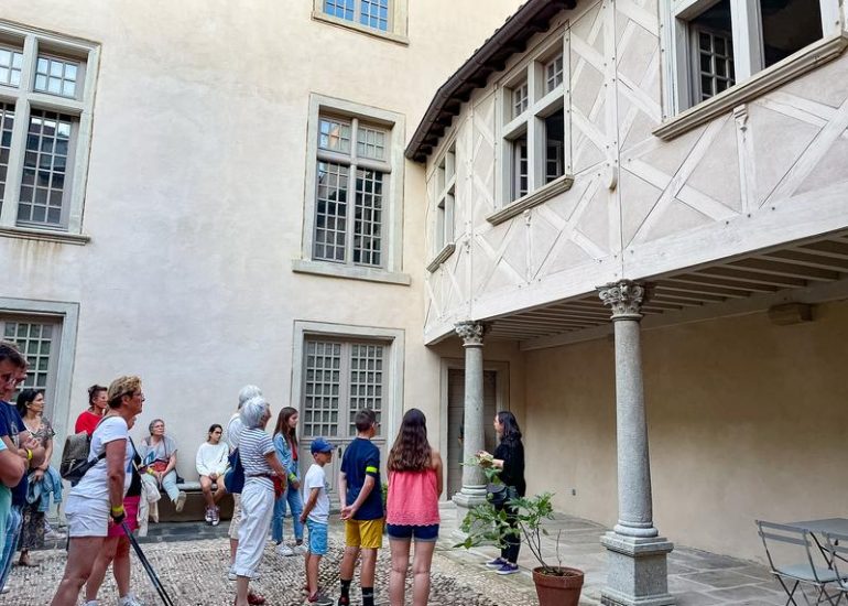 © Montbrison, balade de cour en cour - visite guidée_Montbrison - Office de tourisme Loire Forez