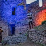 © Quête chevaleresque à Couzan - visite théâtralisée nocturne - Office de tourisme Loire Forez