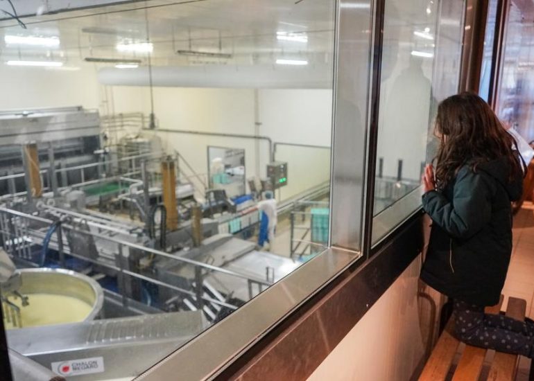 © Société fromagère de Saint-Bonnet - Visite guidée - Office de tourisme Loire Forez