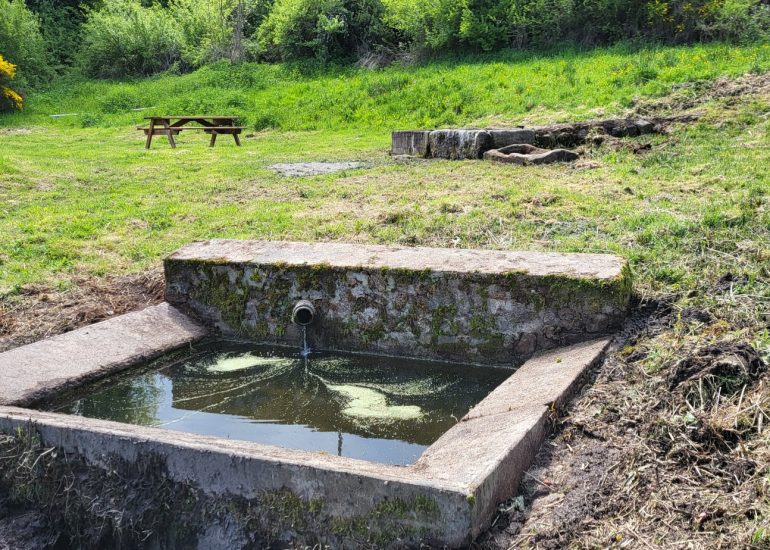© Aire de pique-nique et lavoir_Merle-Leignec - Mairie de Merle-Leignec