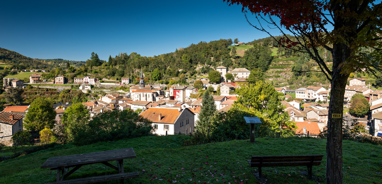 © Olliergues, entre tours et terrasses - Parcours découverte patrimoine_Olliergues - Arnaud Frich