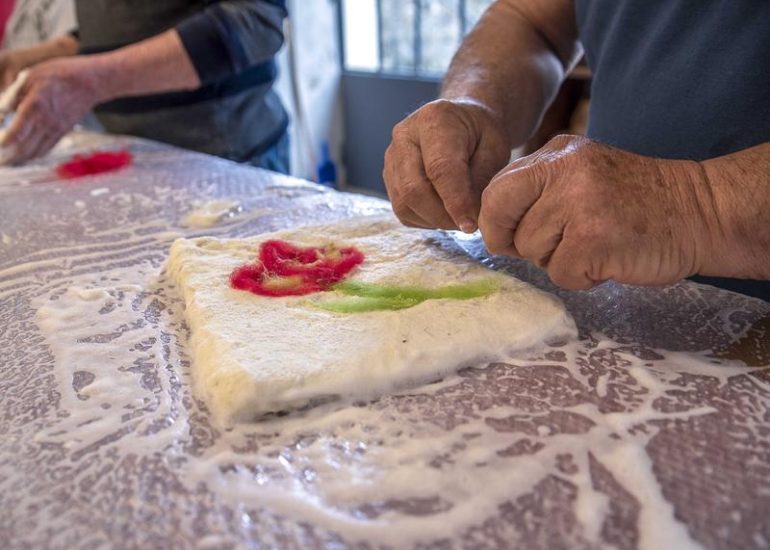 © Workshop - Wool felting, create your own pouch_Chazelles-sur-Lyon - C. Thizy