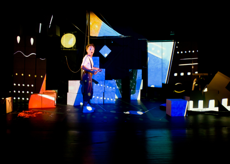 © Spectacle familial - Cie Choc Trio - "Prélude en bleu majeur"_Montrond-les-Bains - Florent Mailly