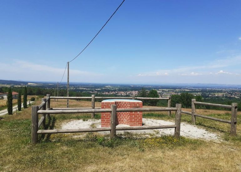 © Table d'orientation et espace pique-nique_Saint-Marcellin-en-Forez - OTLF