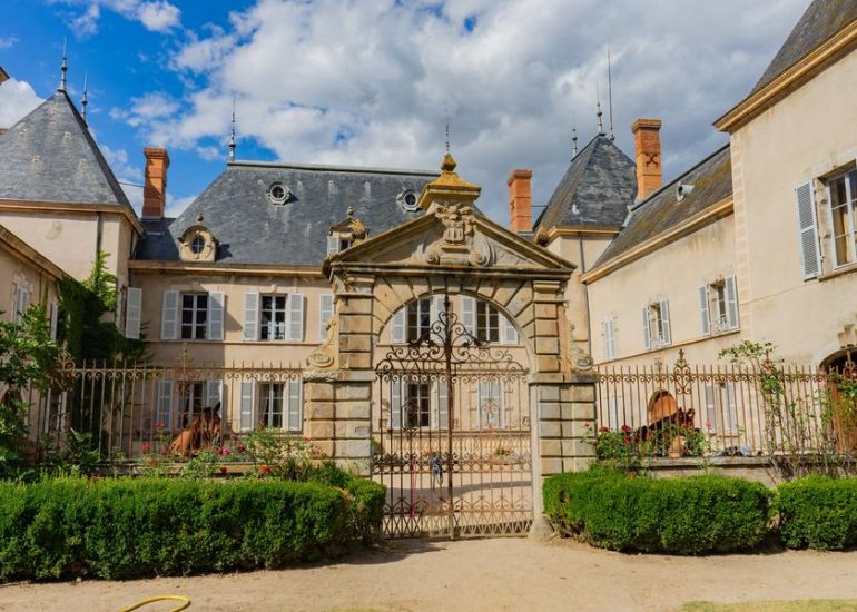 © Château de Vaugirard - salle du Carrousel et parc_Champdieu - Office de tourisme Loire Forez