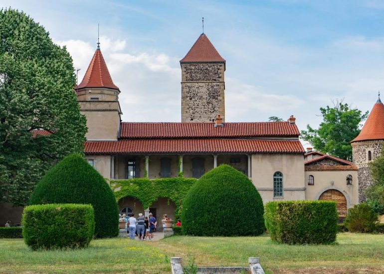 © Château de Chalain d'Uzore - Visite guidée_Chalain-d'Uzore - Office de tourisme Loire Forez