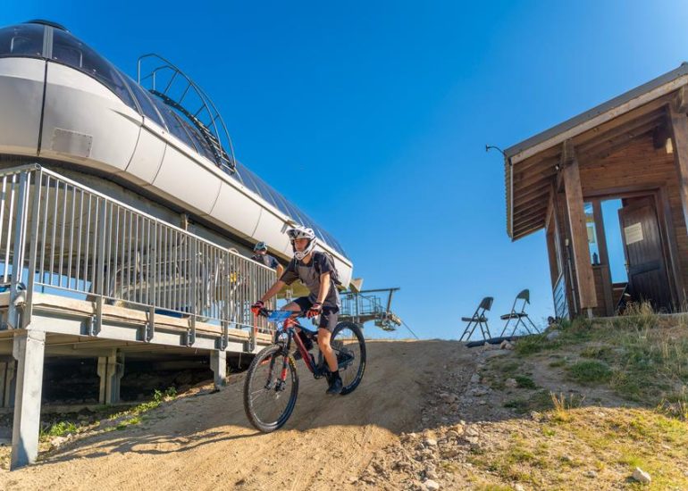 © N°75 - La sapinière - Circuit Enduro - Espace VTT-FFC Massif des Bois Noirs_Chalmazel - Jeansagnière - Romain Gouttefangeas - Office de tourisme Loire Forez