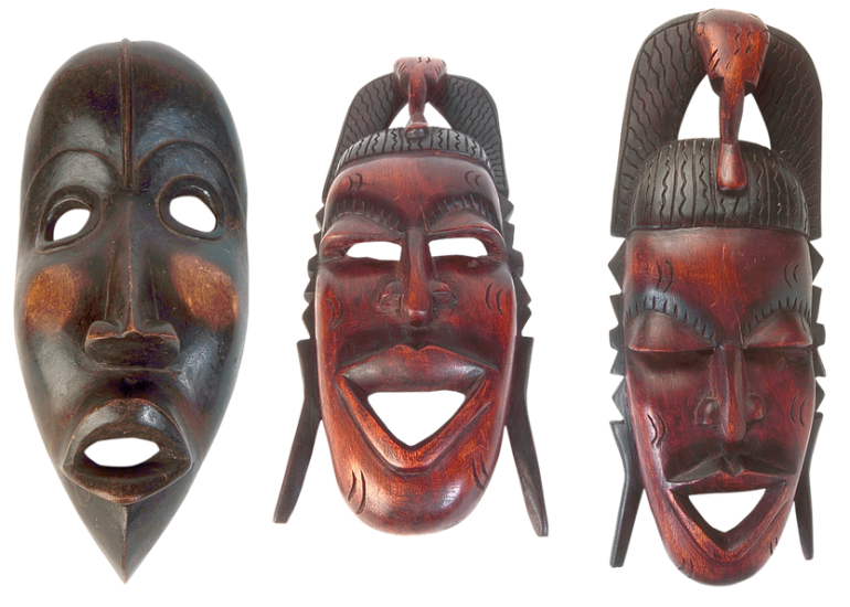 "Masques passeport" en terre - Atelier_Saint-Just Saint-Rambert