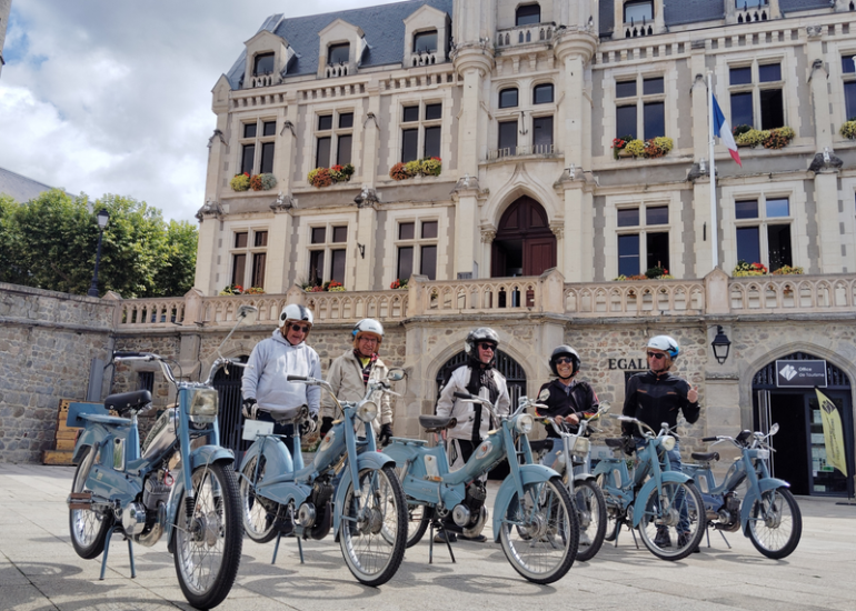© Sortie en mobylette guidée_Montrond-les-Bains - Forez'Cursion