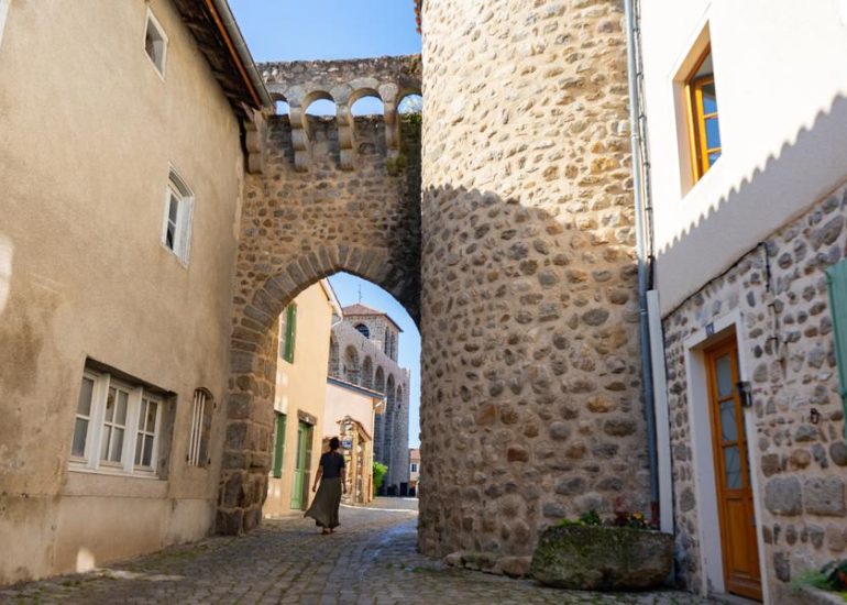 © Centre de l’Art Roman en Forez  "Porte de Bise" - Accueil touristique_Champdieu - Office de tourisme Loire Forez