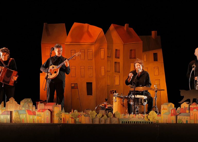 © Un chat dans la ville - Cie La Soupe aux étoiles - Sébastien Lagrevol 