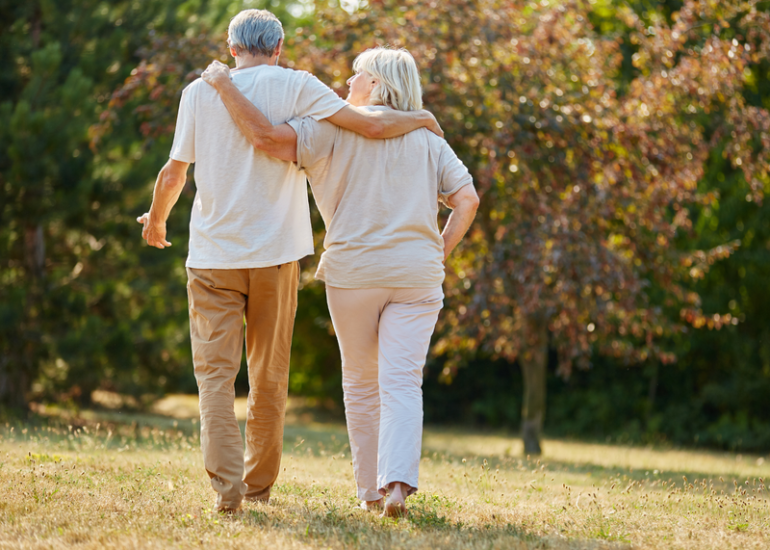 © Vieux et heureux - comment cultiver le bien-être au fil des ans_Montrond-les-Bains - Canva