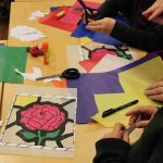 © A vos vitraux - atelier en famille - Marols - Office de tourisme Loire Forez