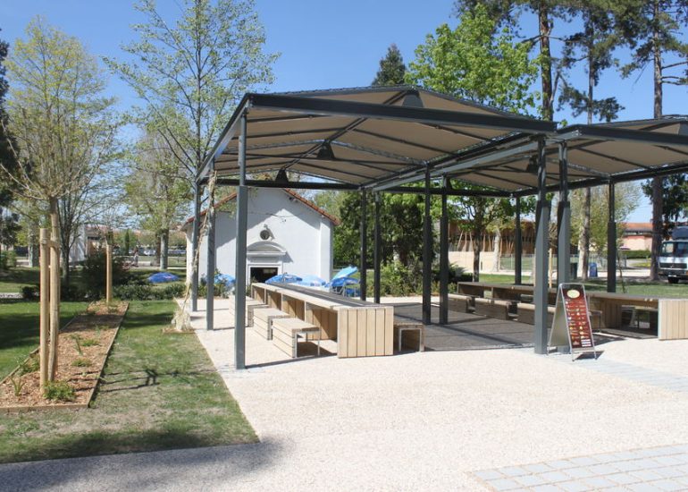 © Aire de pique-nique - Parc thermal - Mairie de Montrond-les-Bains