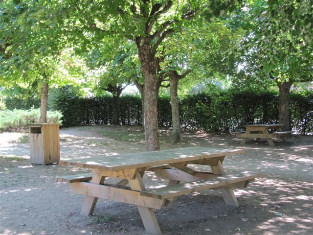 © Aire de pique-nique du jardin public - Office de tourisme Loire Forez