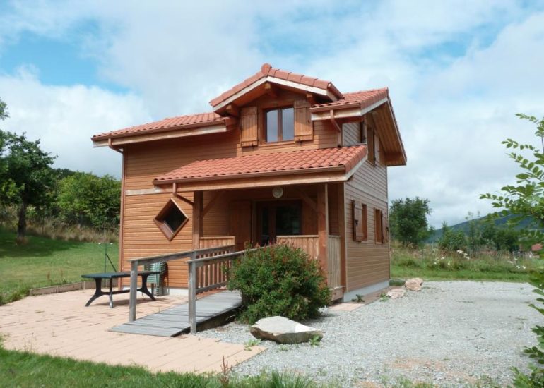 Chalet de la Ferme de Grandris - Le gîte au jardin