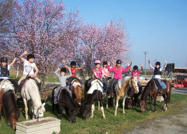 © Fêtez son anniversaire à poney - Slem