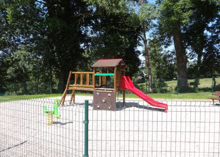 © Playground - Aveizieux - Mairie Aveizieux