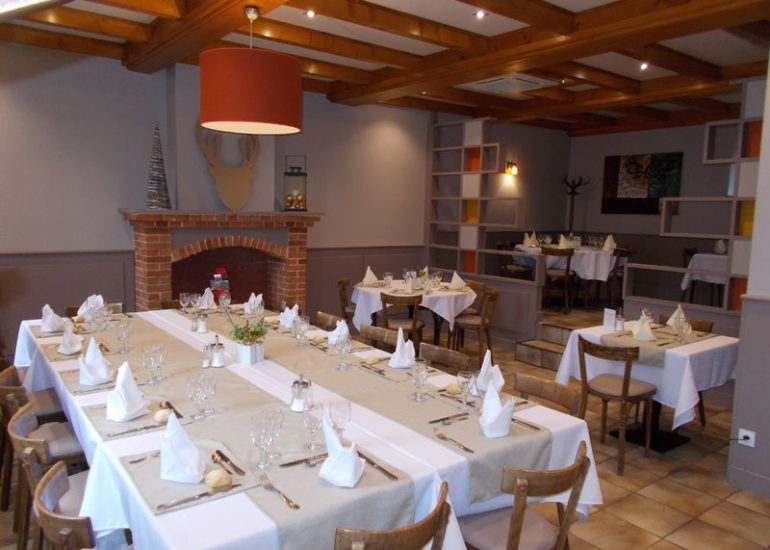 © Restaurant Le Dolmen –  Traditionelle Küche (und Hotel) - Hôtel-Restaurant Le Dolmen à Luriecq 42380